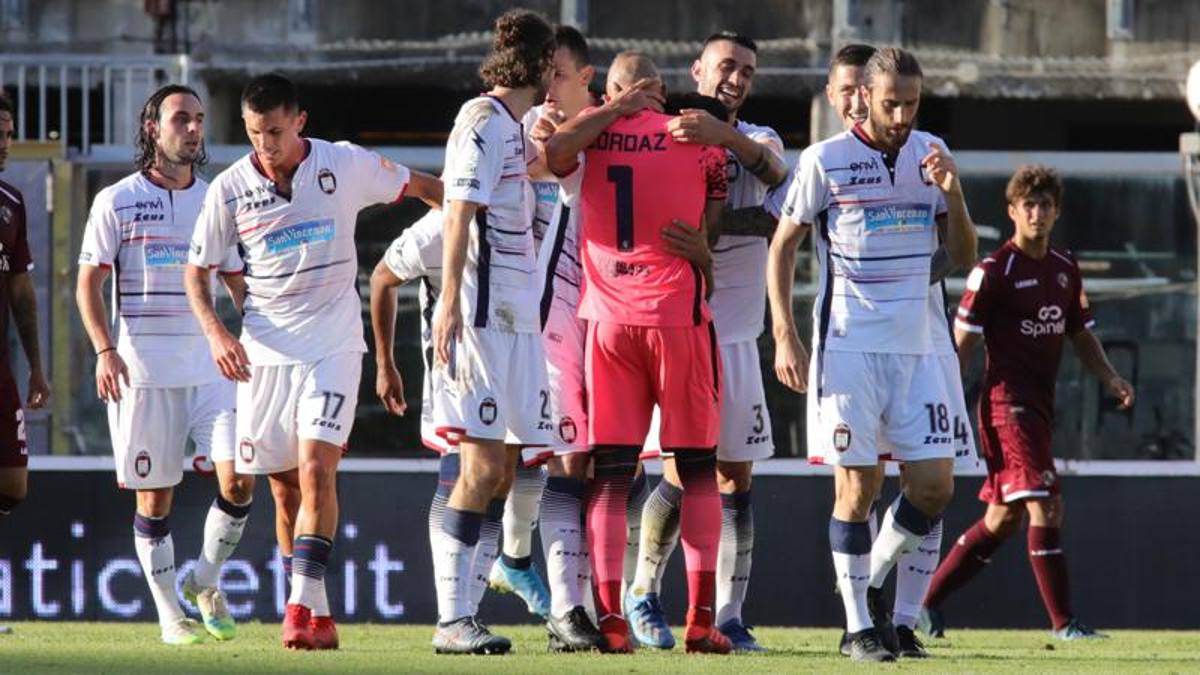 Preview Crotone Signs Marco Zunno Permanently