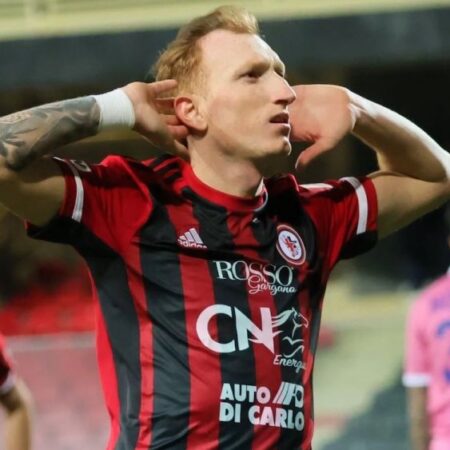 Monza Considers Former Foggia Captain Emmanuele Salines for Defense