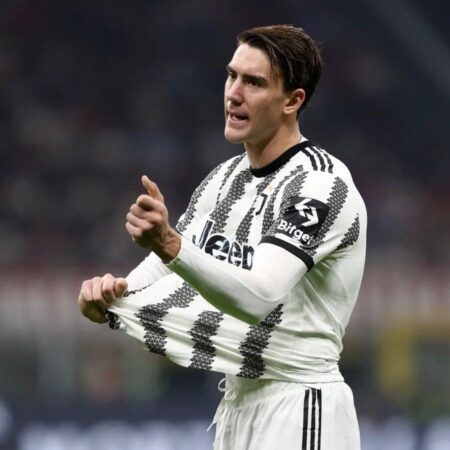 Three Clues Point to Juventus Planning a Future Without Vlahovic