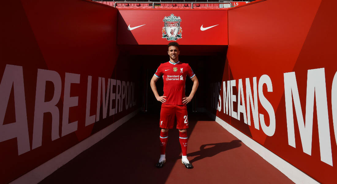 Preview Liverpool Mourns Diogo Jota: Flag Lowered at Anfield Town Hall