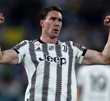 Vlahovic and Juventus: The Standoff Continues