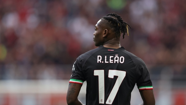 Preview Leao Trains in Sardinia Ahead of New Era with Allegri at Milan