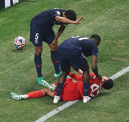 PSG Unstoppable: Beat Bayern 2-0 While Down to 9 Men; Musiala Suffers Shock Injury