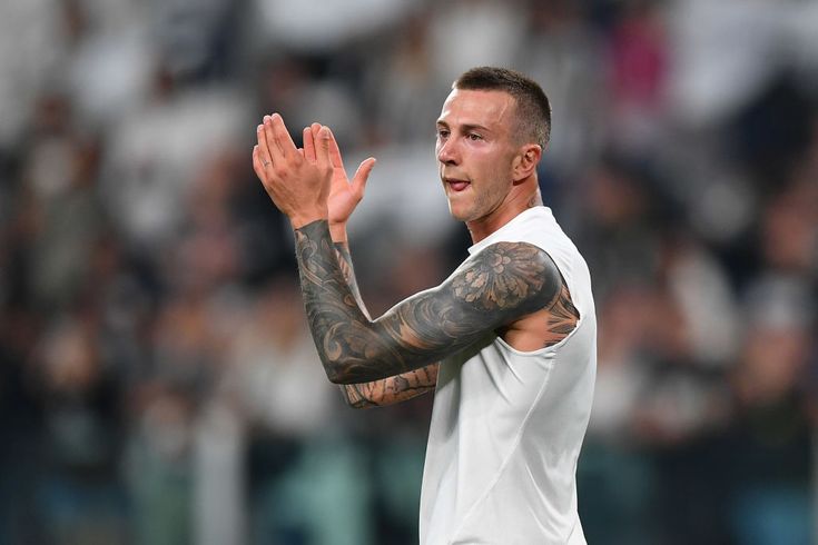 Preview Federico Bernardeschi: Unpacking the Star Player’s Distinctive Style – Braids, Skort-Pants, and Tattoos