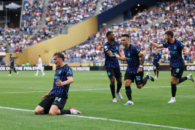 Preview Pio Esposito and Legendary Strikers at 20: Vieri, Balotelli, Riva, Toni, and More