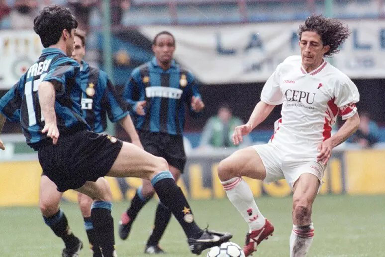 Preview Bari Unveils Mural Honoring Football Legend Igor Protti