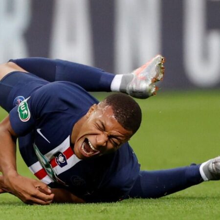 Mbappé Out: Ankle Injury Forces Return to Madrid