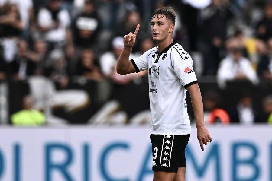 Preview Pio Esposito: A Rising Star’s Goal and Comparisons to Italy’s Great Strikers