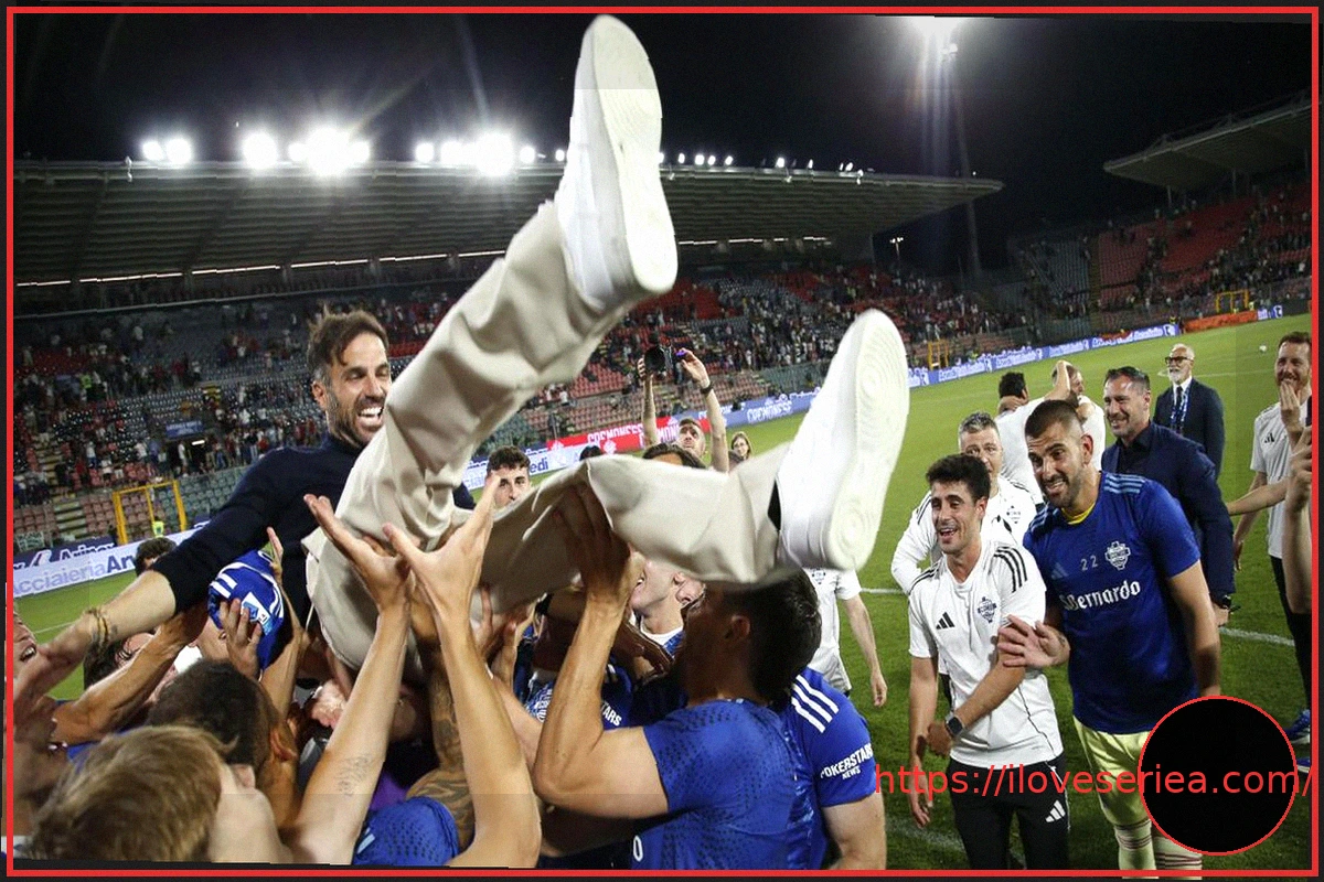 Preview Como Celebrates Champions League Berth with Open-Top Bus Parade