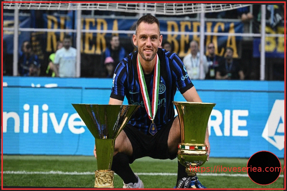 Preview Stefan de Vrij Joins Panathinaikos on a Deal Until 2027